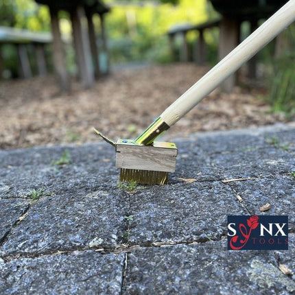 Synx Tools Brosse à mauvaises herbes - désherbeur  - Grattoir à joints - brosse supplémentaire -  Avec manche 150 cm
