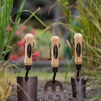 Synx Tools Couteau à joints en acier inoxydable + Spear & Jackson Elements Set cadeau 3 pièces - set d'outils de jardinage - pour homme et femme - grattoir à joints avec manche 150 cm