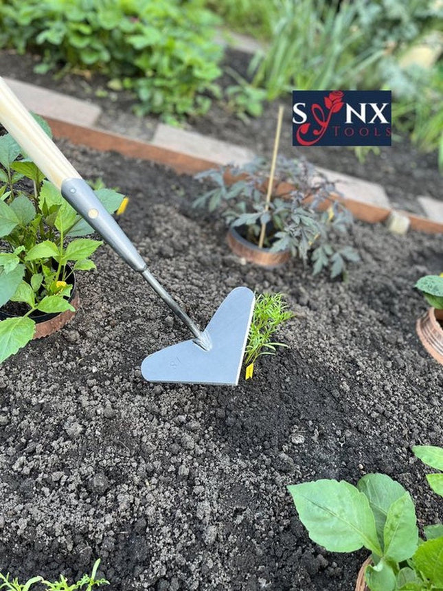 Synx Tools hartschoffel in gebruik in tuin